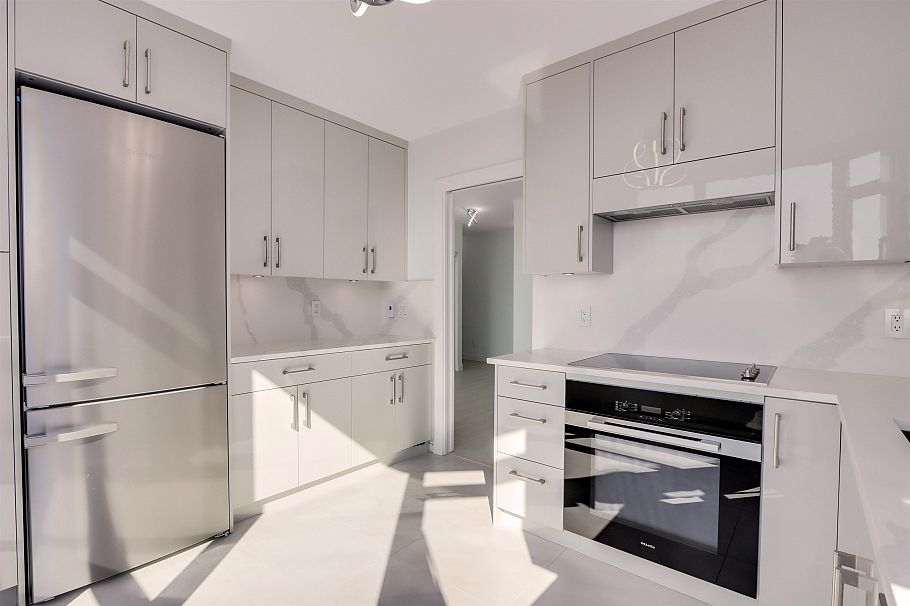 1203 140 E 14th Street North Vancouver, BC - 1