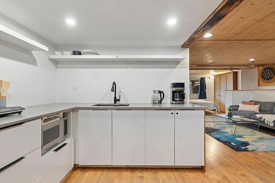 261 E 4th Street North Vancouver, BC - 23