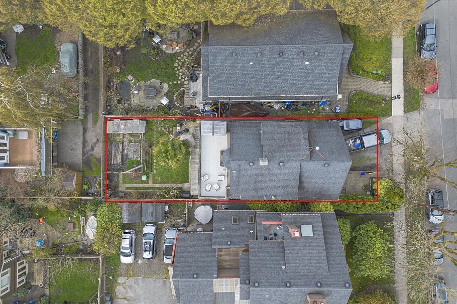 2582 W 6th Avenue Vancouver, BC - 4