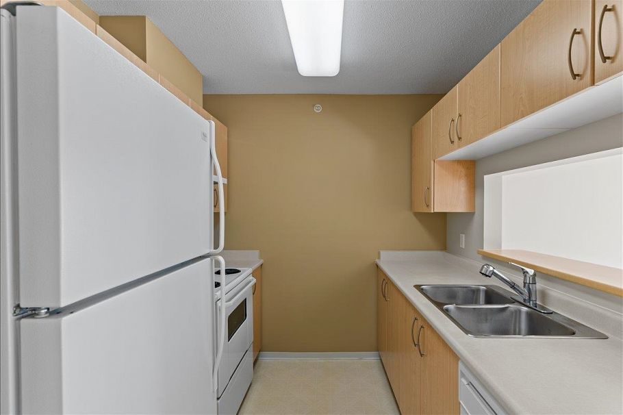 303 3588 Crowley Drive Vancouver, BC - 9