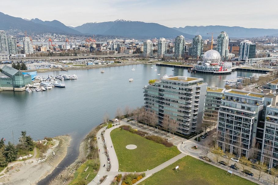 603 181 Athletes Way Vancouver, BC - 28