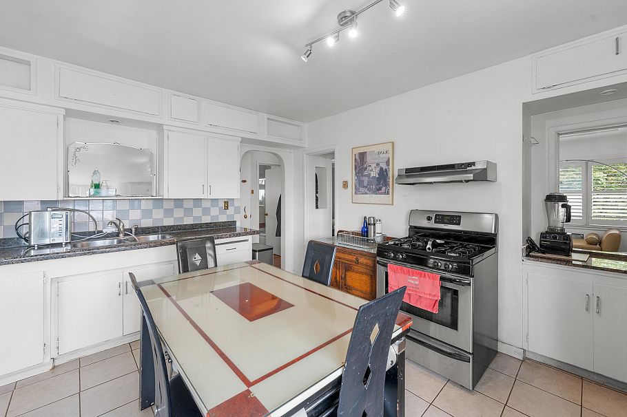 7429 Fraser Street Vancouver, BC - 4