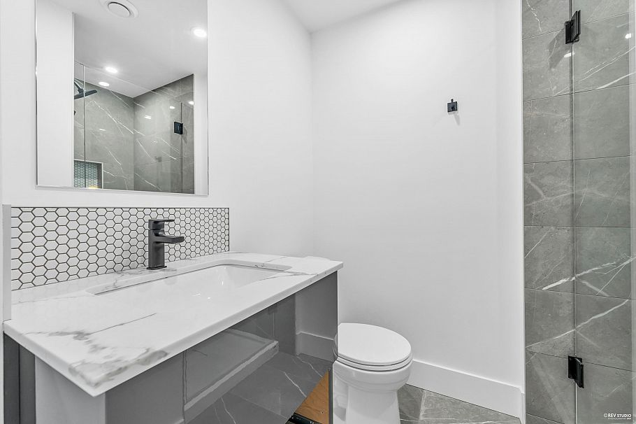 108 2073 E 1 Avenue Vancouver, BC - 26