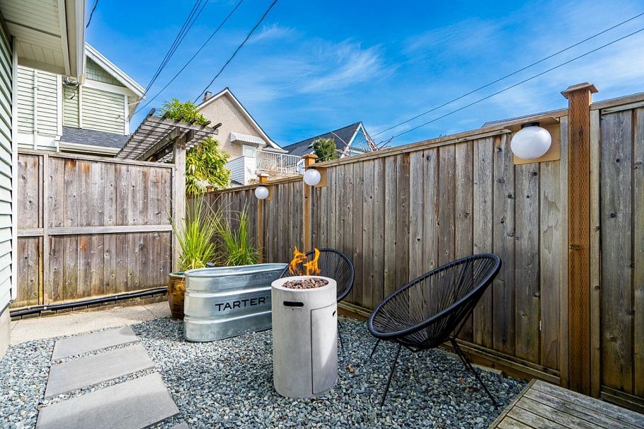 1938 Adanac Street Vancouver, BC - 34