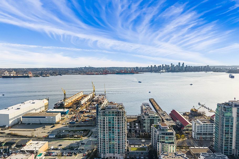 1404 188 E Esplanade North Vancouver, BC - 32