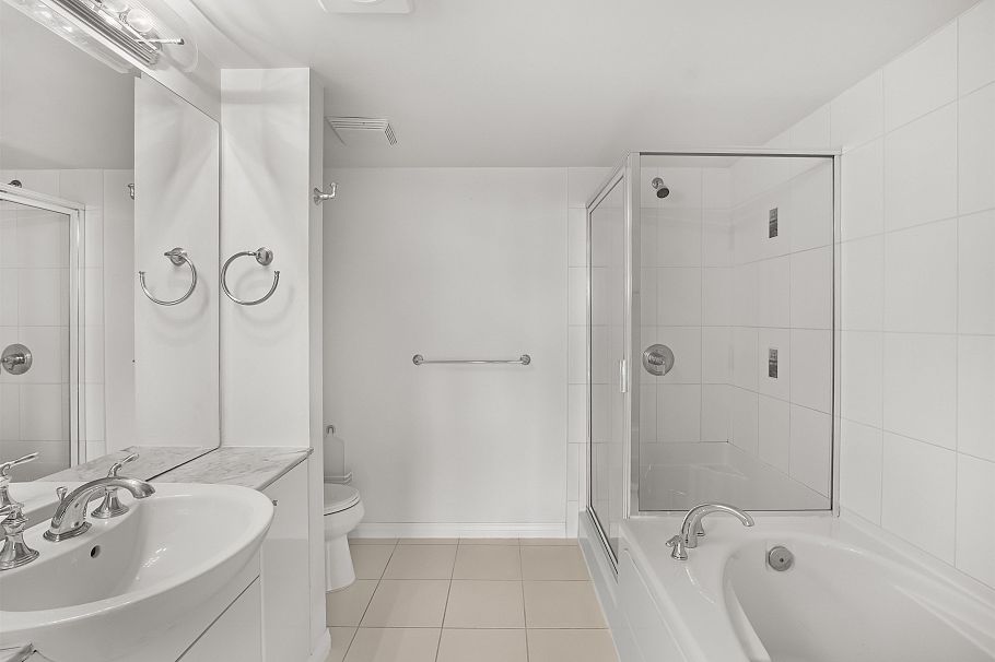 1404 188 E Esplanade North Vancouver, BC - 21