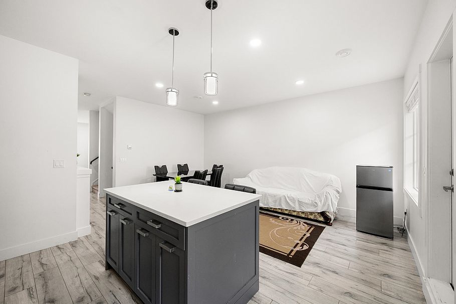 22 5867 129 Street Surrey, BC - 9