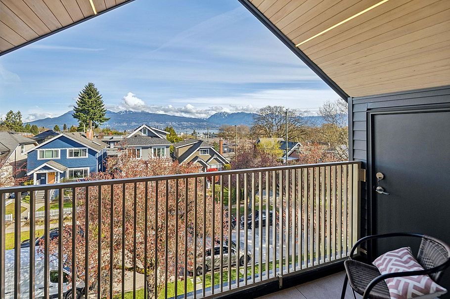 1 3642 West 20th Avenue Vancouver, BC - 23