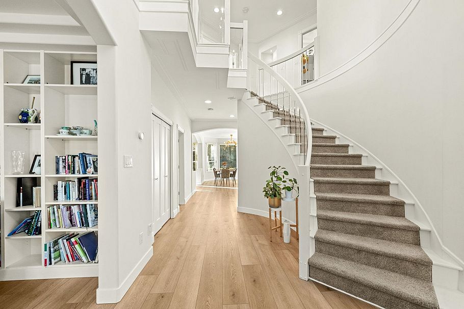 1725 Orkney Place North Vancouver, BC - 9