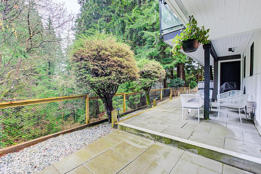 2836 Violet Street North Vancouver, BC - 38