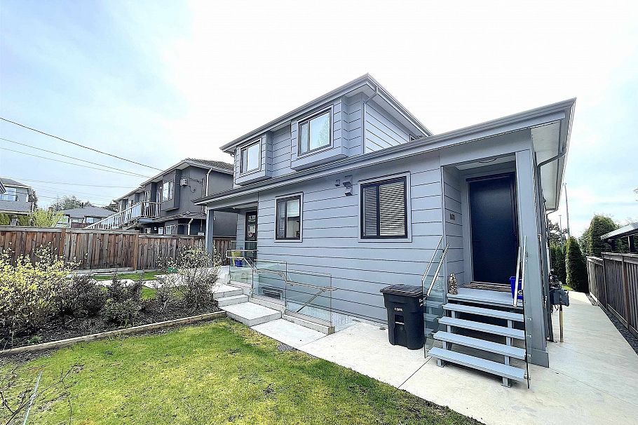 1633 SE Marine Drive Vancouver, BC - 24