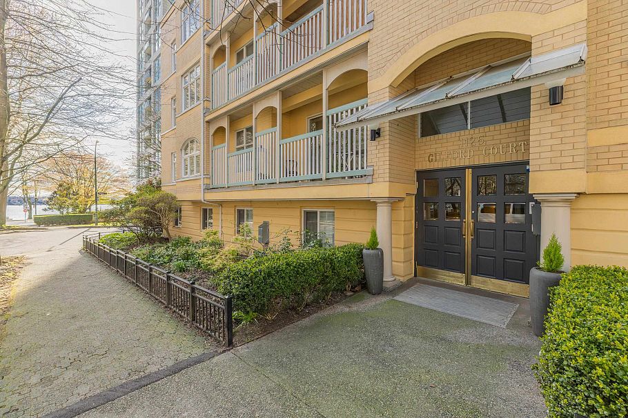 105 1125 Gilford Street Vancouver, BC - 31