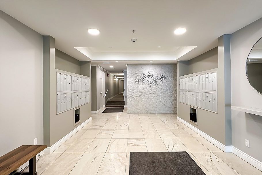 204 2628 Yew Street Vancouver, BC - 3