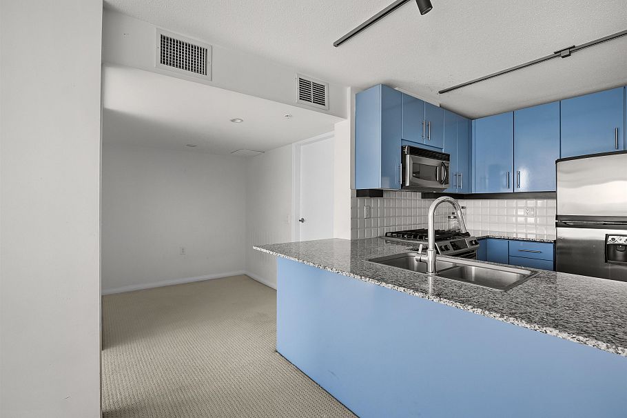 1404 188 E Esplanade North Vancouver, BC - 12