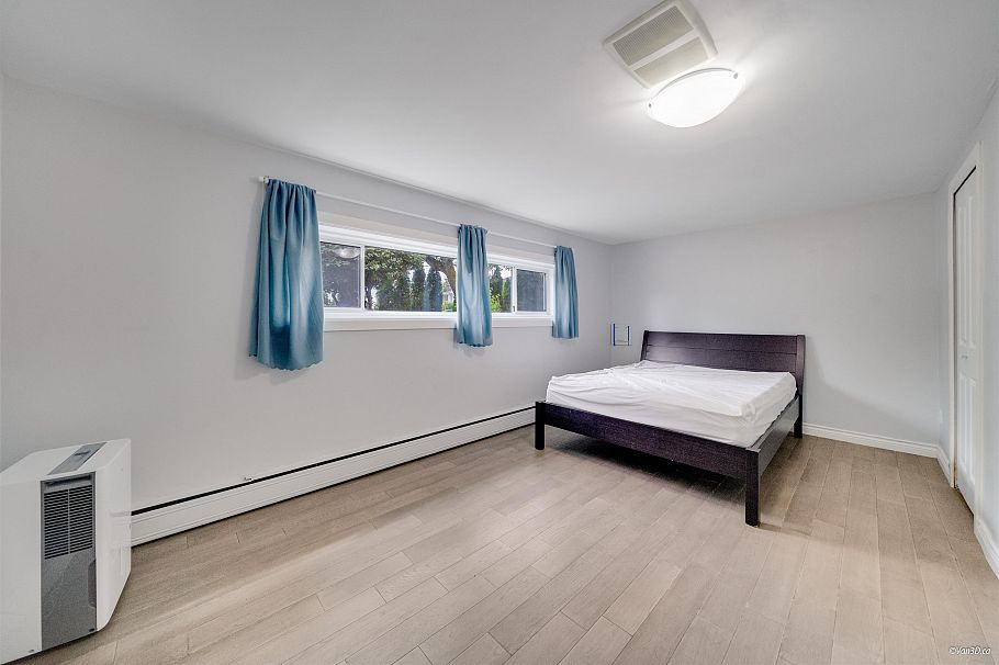 4366 Gilpin Crescent Burnaby, BC - 19