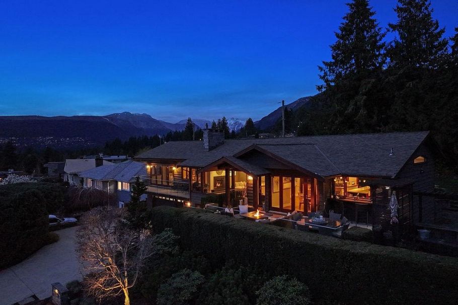 124 Carisbrooke Crescent North Vancouver, BC - 40