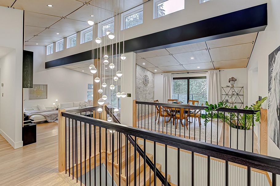 2836 Violet Street North Vancouver, BC - 36