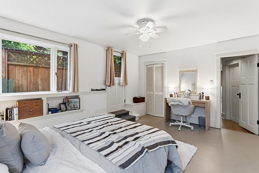 2582 W 6th Avenue Vancouver, BC - 36