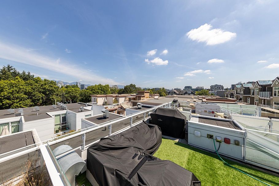 2216 Willow Street Vancouver, BC - 31