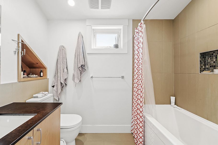 2274 E 7th Avenue Vancouver, BC - 36