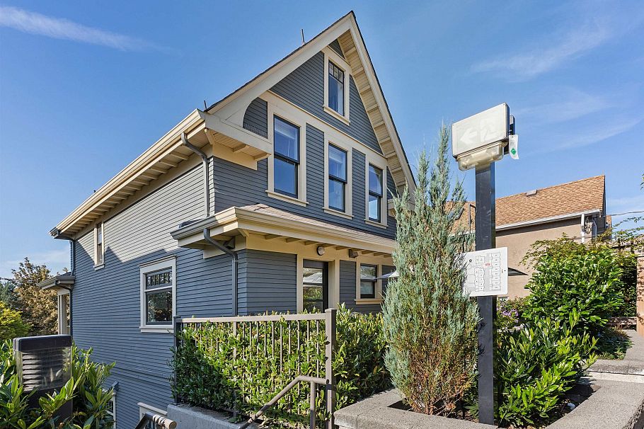 1 244 E 5th Street North Vancouver, BC - 30