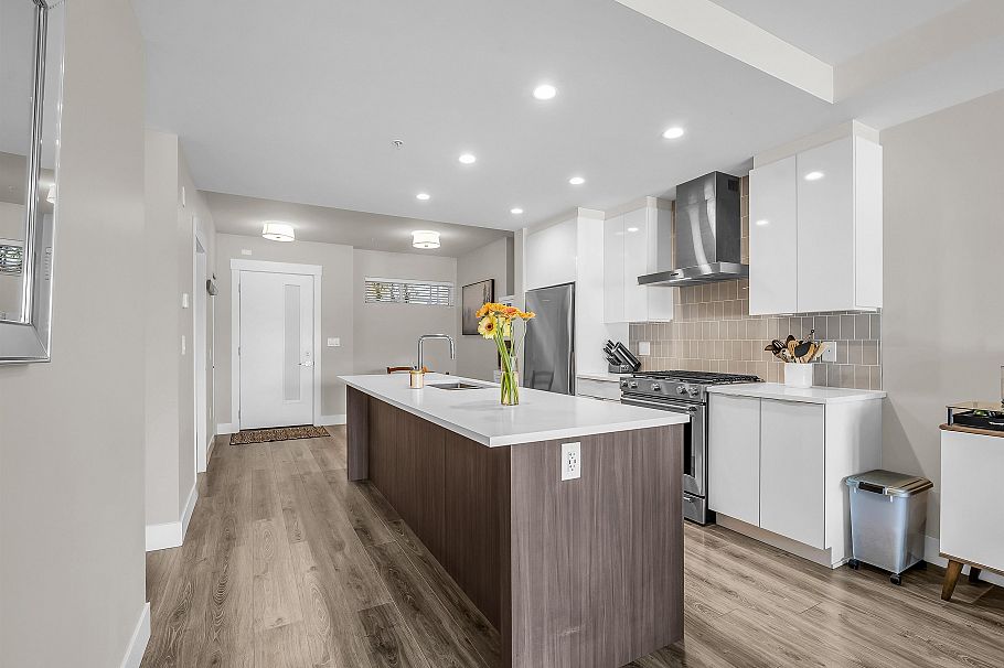 401 1496 Charlotte Road North Vancouver, BC - 8