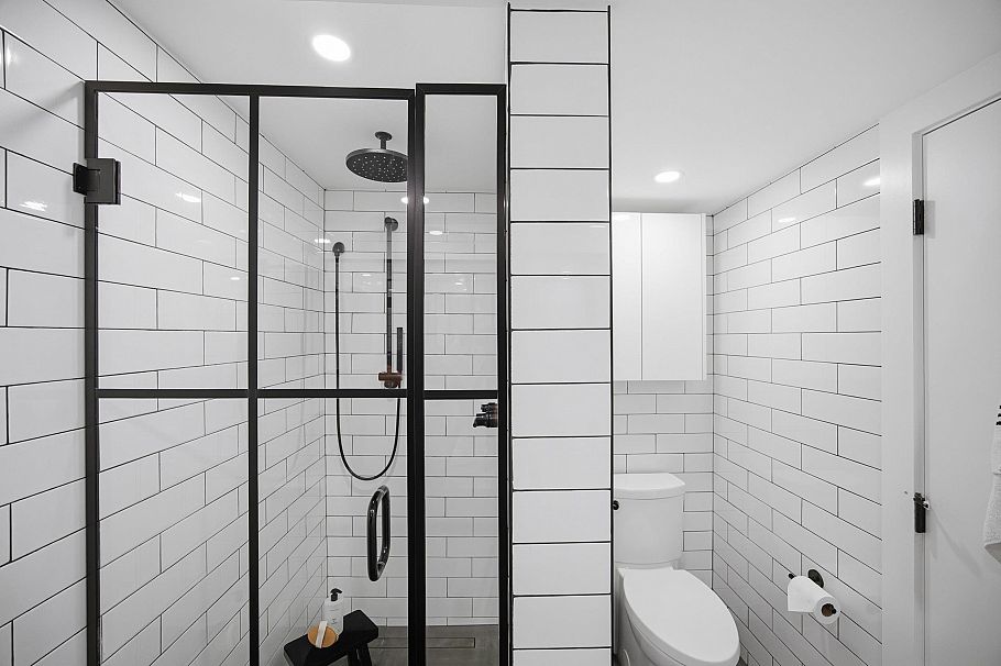 3321 Mountain Highway North Vancouver, BC - 12