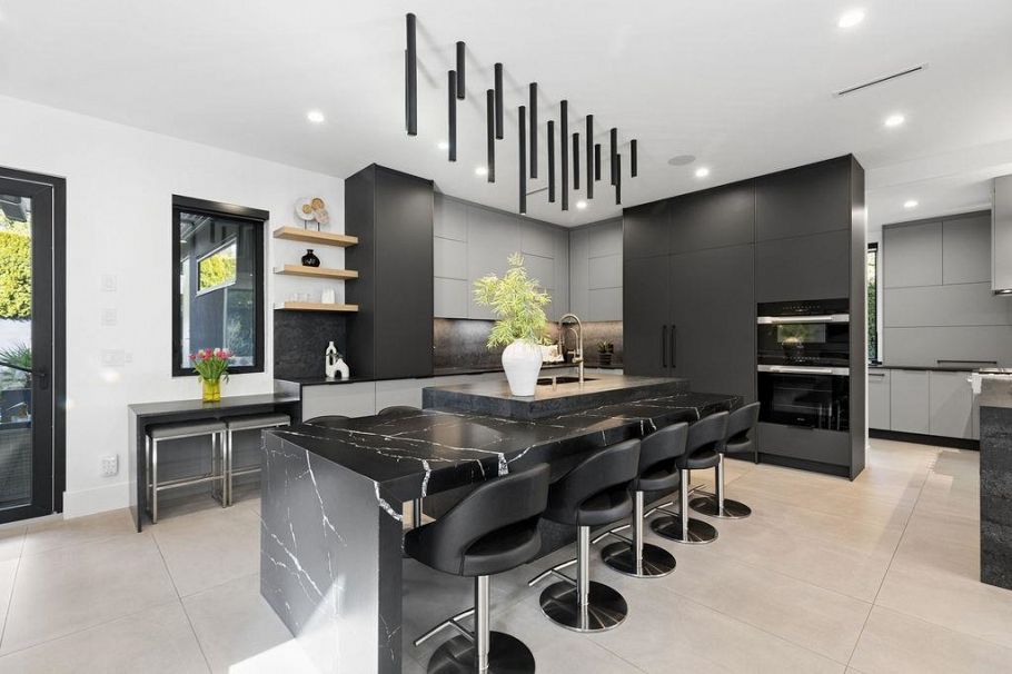 1200 Bedford Court North Vancouver, BC - 9