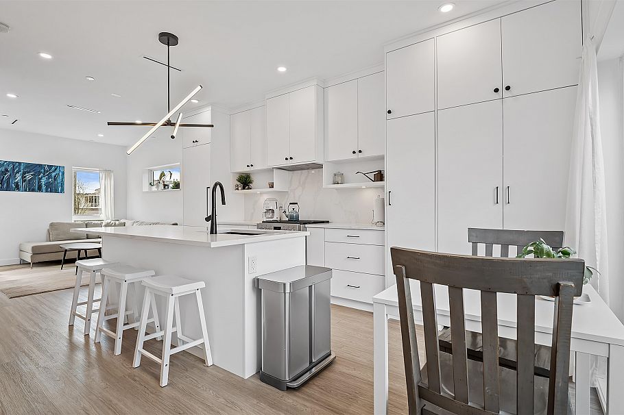 225 E 57th Avenue Vancouver, BC - 11