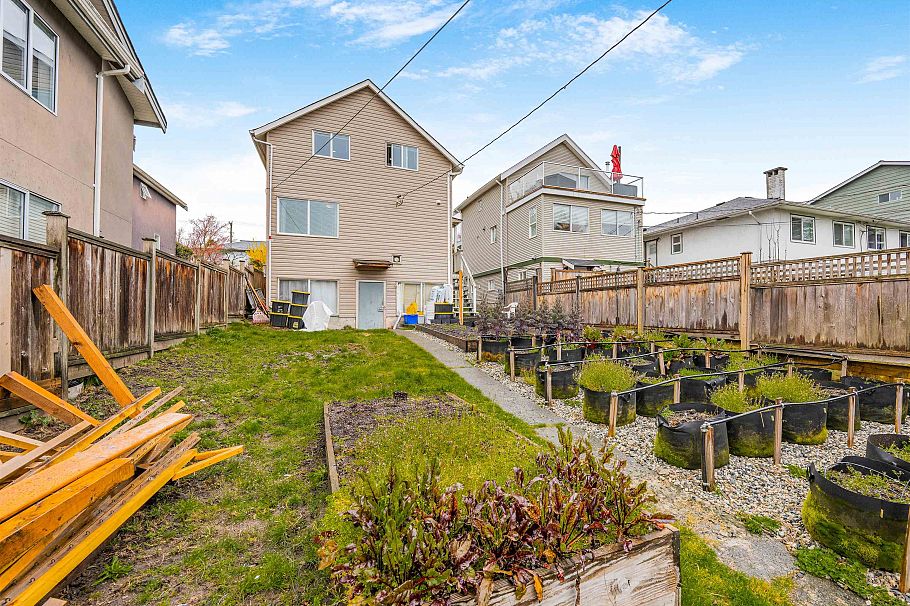 227 W 5th Street North Vancouver, BC - 20