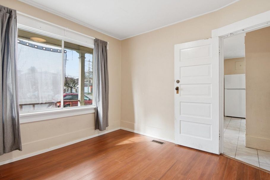 2437 E 22nd Avenue Vancouver, BC - 9