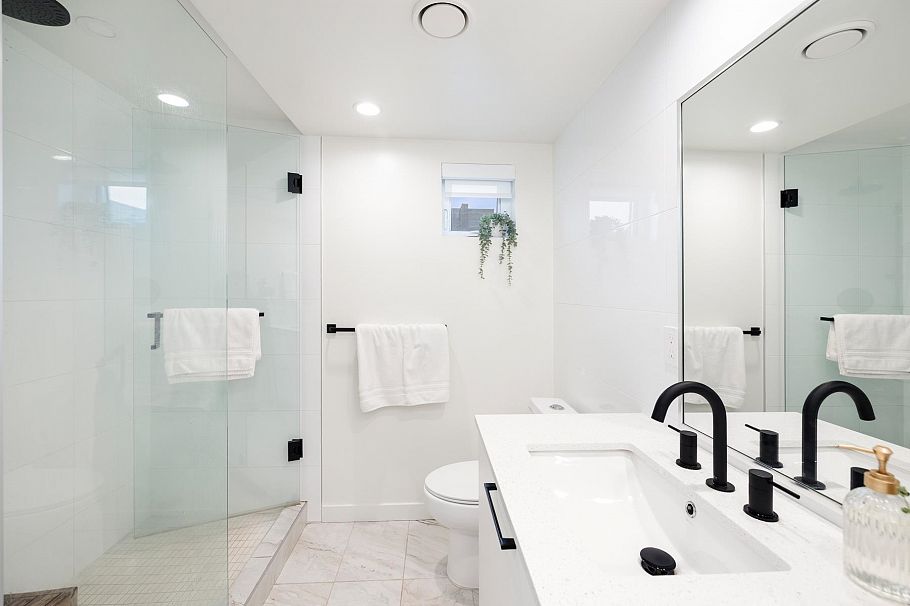 444 545 E 2nd Street North Vancouver, BC - 17