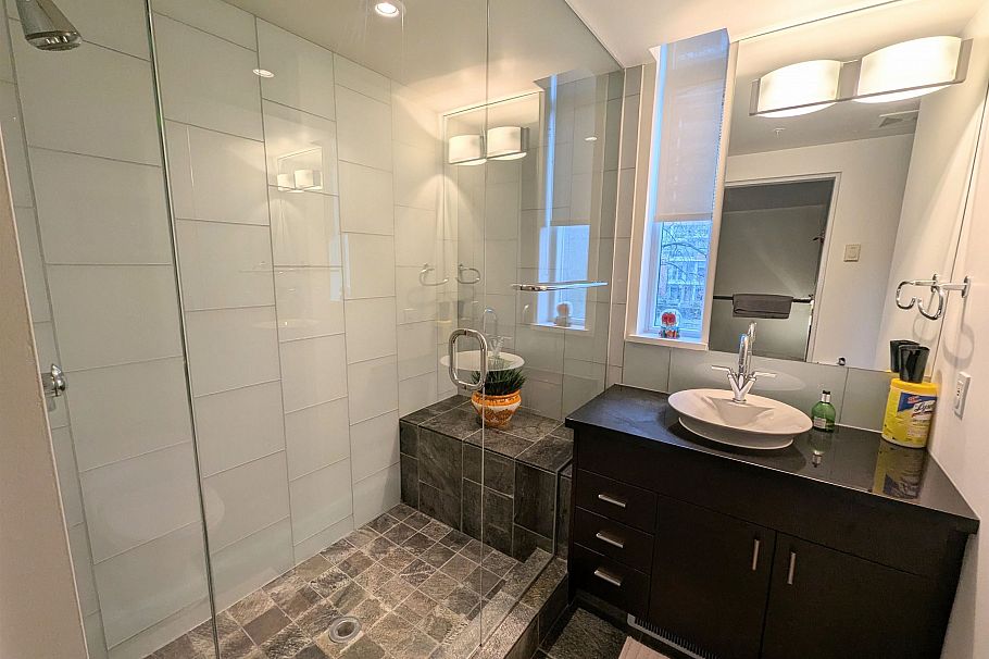 1211 W Cordova Vancouver, BC - 11