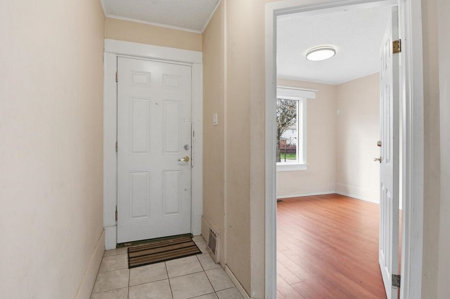 2437 E 22nd Avenue Vancouver, BC - 2