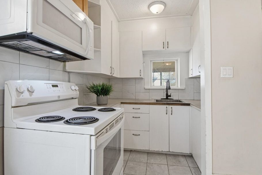 2437 E 22nd Avenue Vancouver, BC - 4