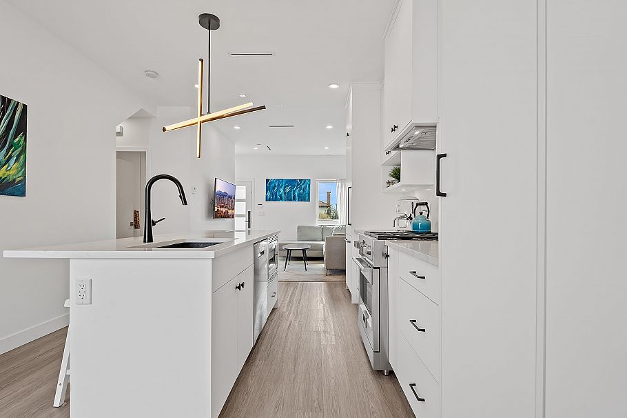 225 E 57th Avenue Vancouver, BC - 7