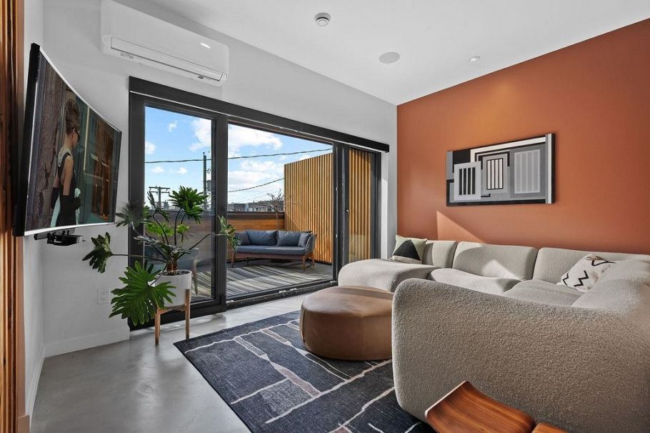 1331 Cotton Drive Vancouver, BC - 11