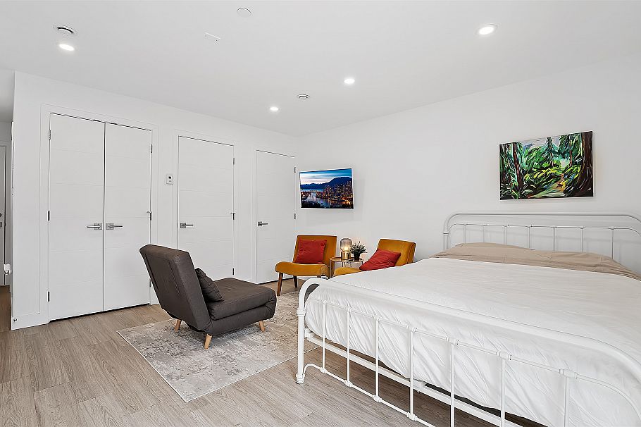 225 E 57th Avenue Vancouver, BC - 35