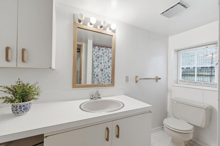 3760 W 29th Avenue Vancouver, BC - 32