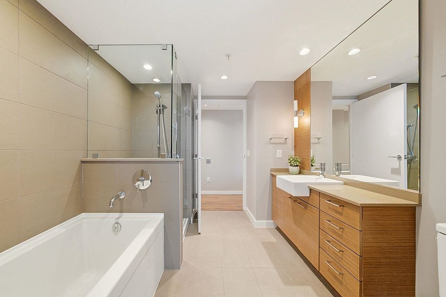 705 135 E 17th Street North Vancouver, BC - 18