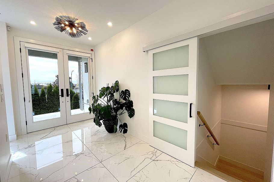 1633 SE Marine Drive Vancouver, BC - 7