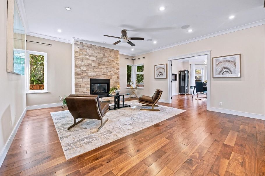 839 W 20th Street North Vancouver, BC - 6