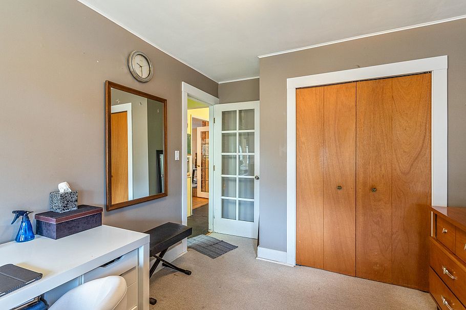 2582 W 6th Avenue Vancouver, BC - 18