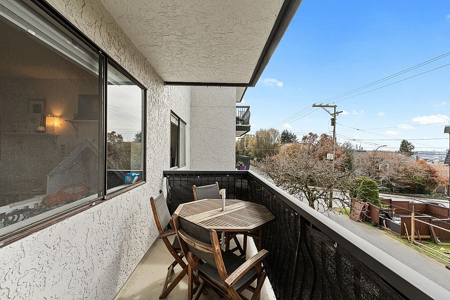 105 175 E 5th Street North Vancouver, BC - 17