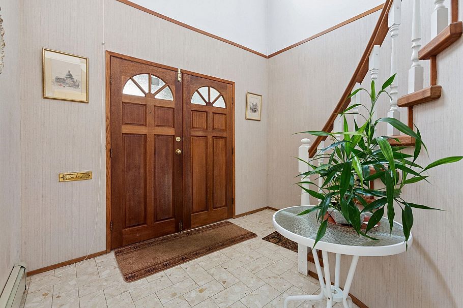 729 W 62nd Avenue Vancouver, BC - 2