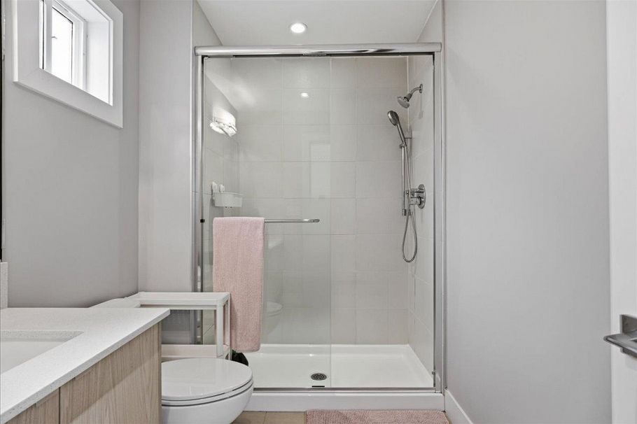 210 W 5th Street North Vancouver, BC - 19