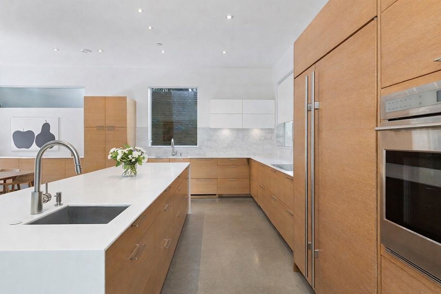 3156 W 13th Avenue Vancouver, BC - 4