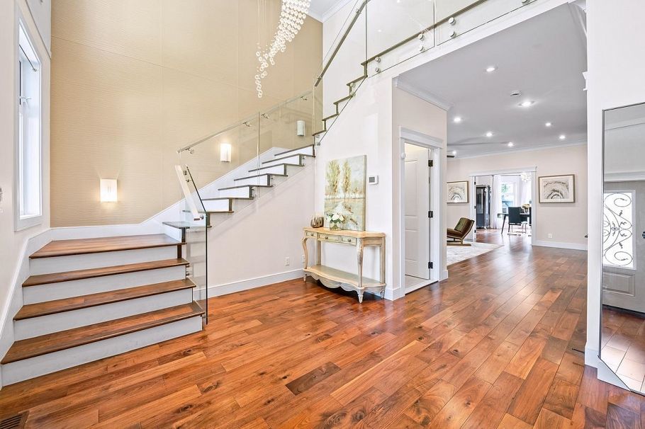 839 W 20th Street North Vancouver, BC - 3