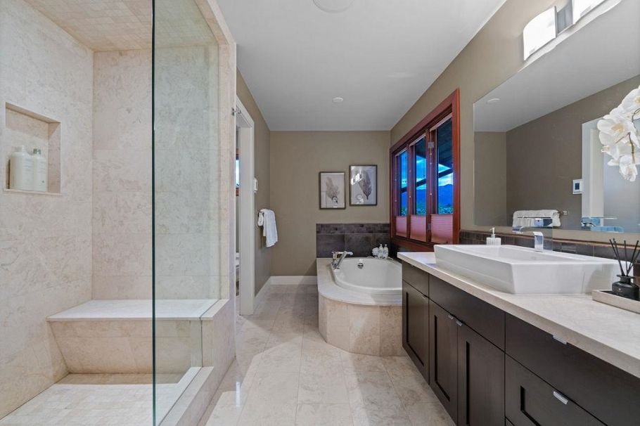 124 Carisbrooke Crescent North Vancouver, BC - 23