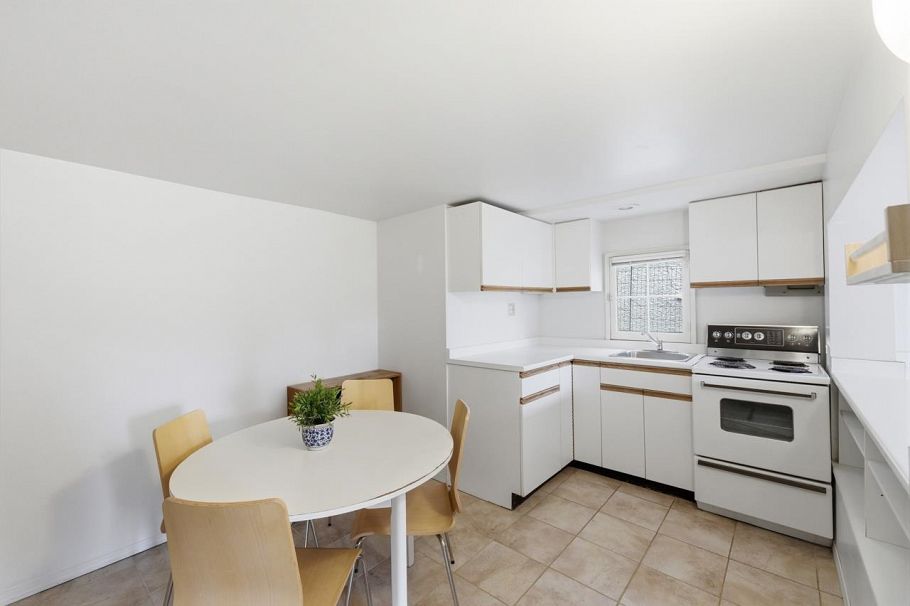 3760 W 29th Avenue Vancouver, BC - 29